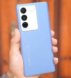 vivo v27 5g بحالة ممتازة بالعلبه وكل المشتملات