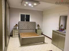 غرفه نوم للبيع خشب زان في كنتر دولاب ٣متر سرير ١٦٠سم تسريحه ٢كمود