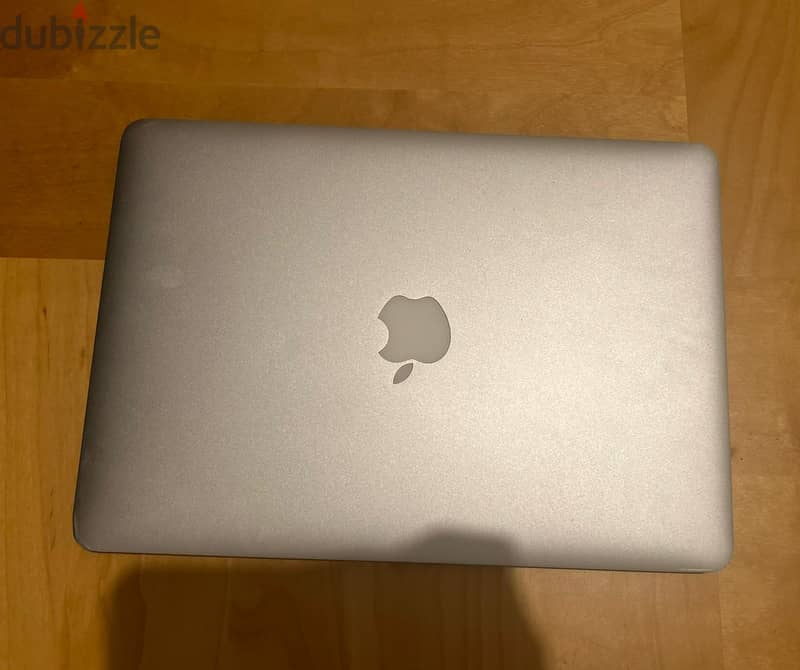 Macbook air 2017 with box and charger 0