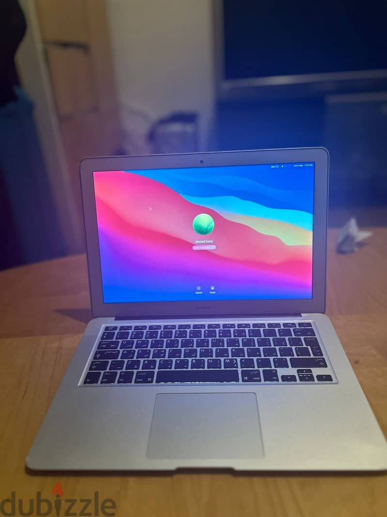 Macbook air 2017 with box and charger 1