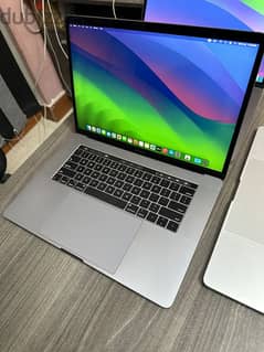 Macbook pro 2018 15 inch Core i7 16 Ram
