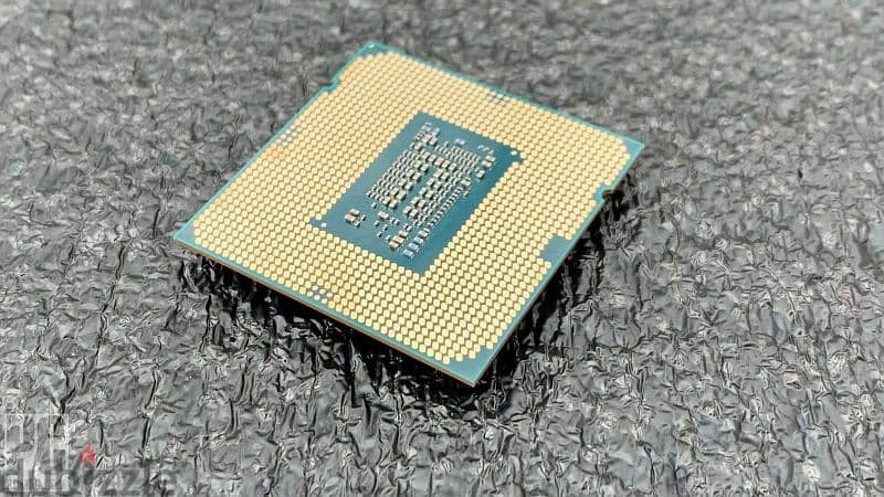 core i3 10th gen used for 1 month perfect condition with stock cooler 2