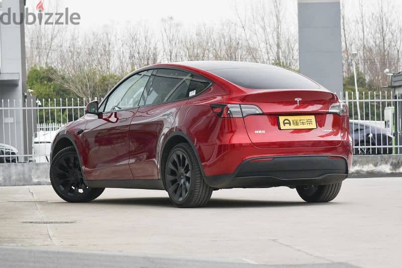 Tesla Model Y 2024 4