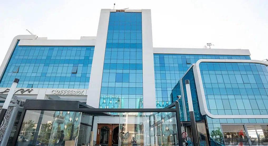 مكتب/عيادة للايجار 58 متر في مول على التسعين الشمالي بالتجمع الخامس new cairo 3