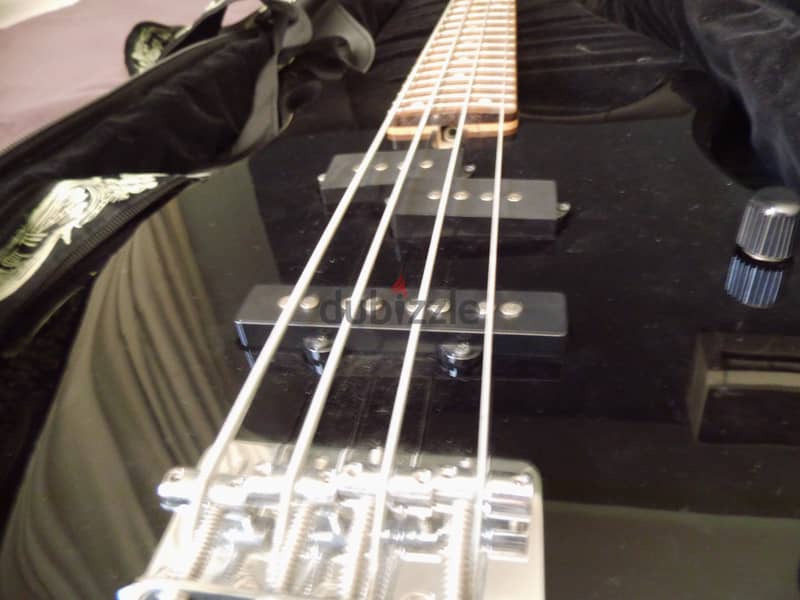 Yamaha Electronic Bass Guitar TRBX174 Perfect Condition + Case & Strap 4