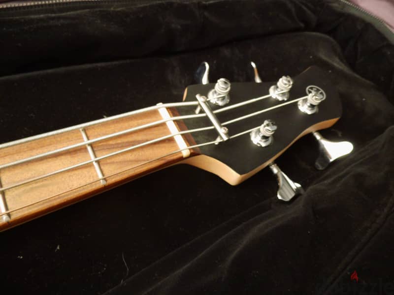 Yamaha Electronic Bass Guitar TRBX174 Perfect Condition + Case & Strap 8