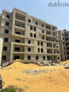 شقة في الشيخ زايد 3 غرف امام النادي الاهلي  بكمبوند genista بالتقسيط