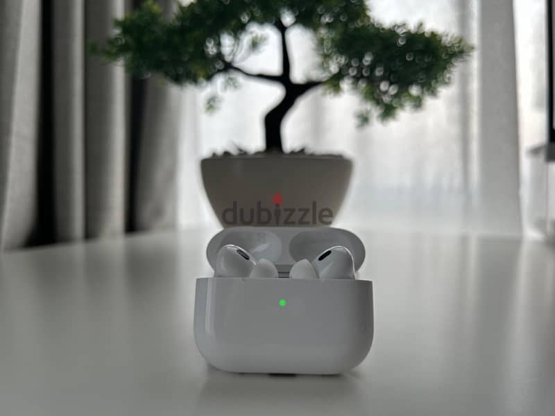 Apple AirPods Pro Gen 2 4