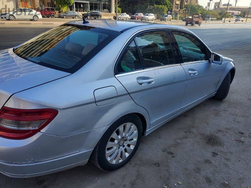 Mercedes-Benz C180 2010 فبريكة بالكامل فتحة سقف افنجارد 1