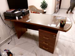 مكتب مدير, استعمال خفيف جدا،خشب زان ، موبيكوا حلوان ، 120cm ,+الزجاج