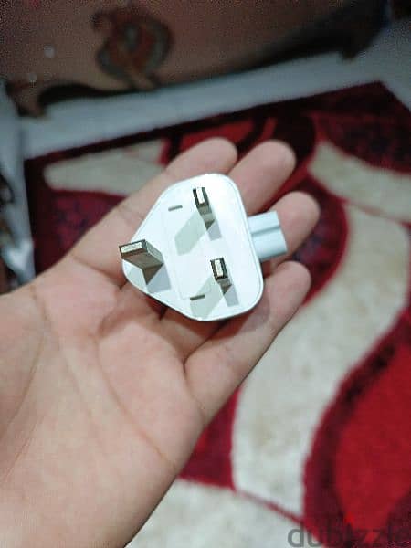 apple original Charger 10w like New 5