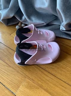 Nike sandals size 26