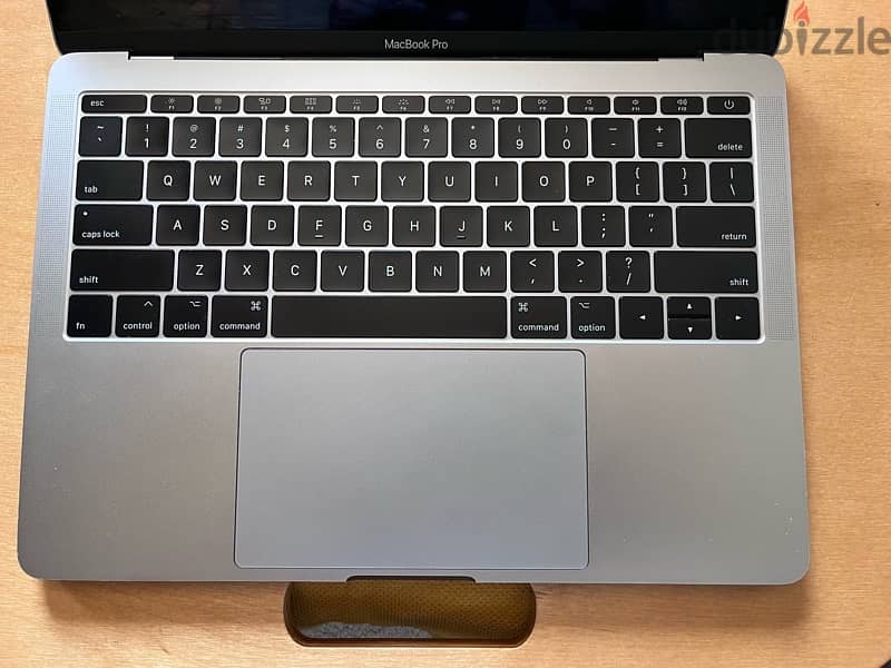 MacBook Pro 2017 13 inch 0