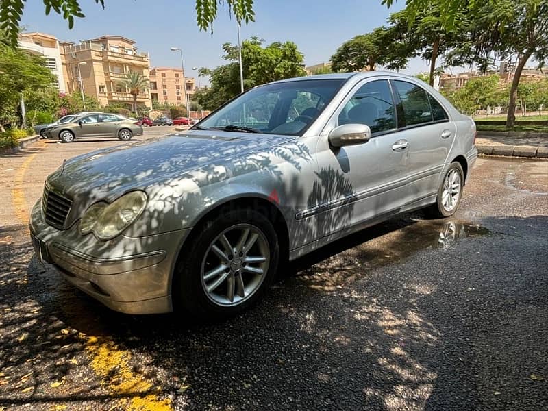 Mercedes-Benz C240 2004 For Sale 4