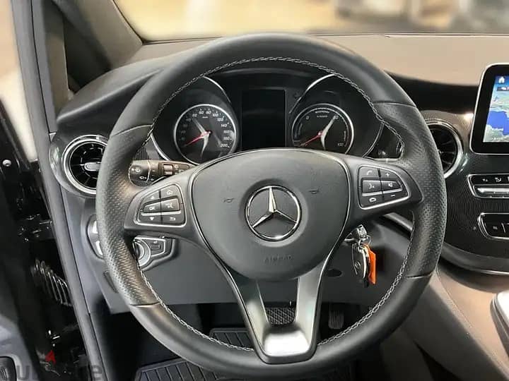 قانون المغتربين - Mercedes-Benz EQV 300 2022 مرسيدس 5