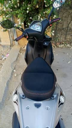scooter hawa R8 150cc used like new 7000km