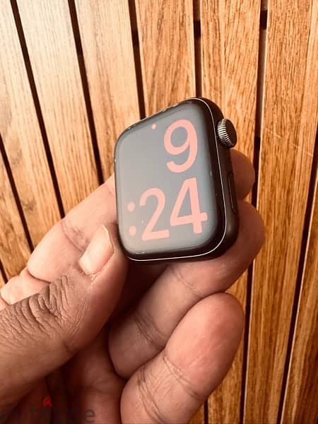 Apple Watch SE perfect condition with box 44 MM 1