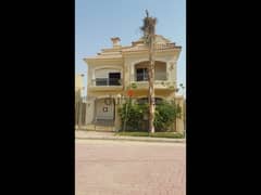 Stand alone Vila 340m for sale in patio 5