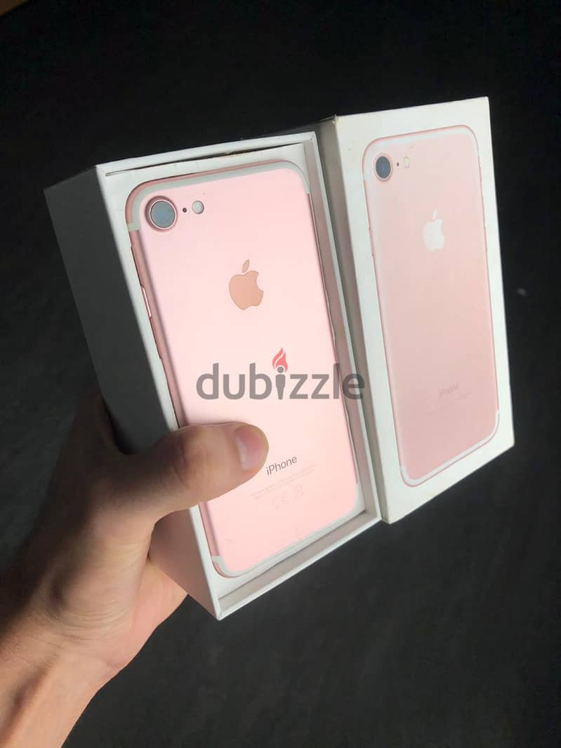 للبيع iphone 7.32GB  مش مغير اي حاجة بطارية 72% شغالة كويس جدا وبضمان 2