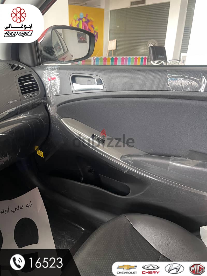 HYUNDAI ACCENT 2025 AT SR TINTED GLASS مقدم 30% إستلام فوري 4