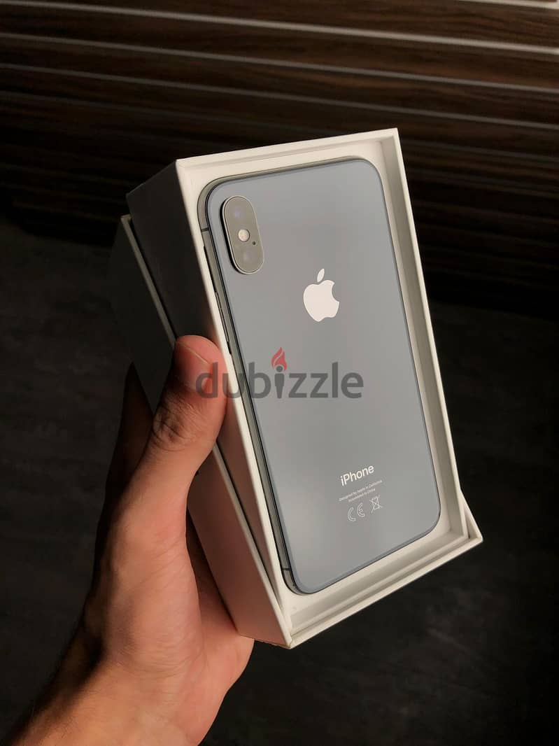 للبيعiphone X. 64GB كسر زيرو بطارية 90%&فاصل  face idفقط وحالته زيروووو 0