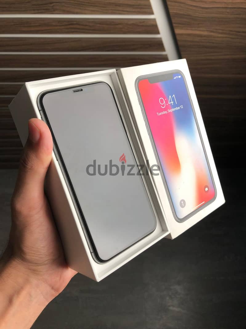 للبيعiphone X. 64GB كسر زيرو بطارية 90%&فاصل  face idفقط وحالته زيروووو 1