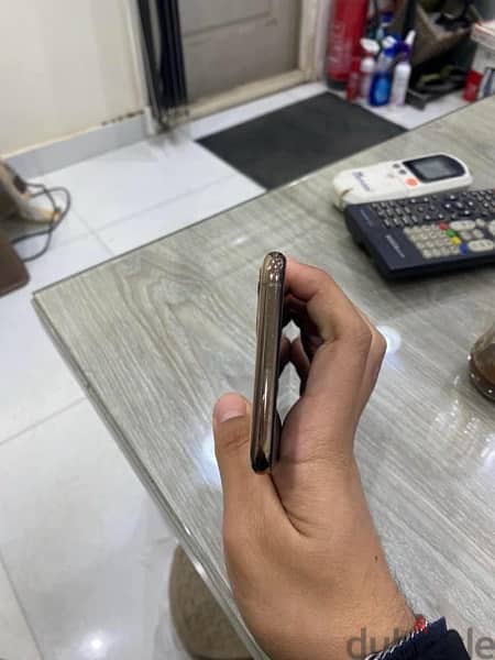 iphone 11 pro max للبيع 4