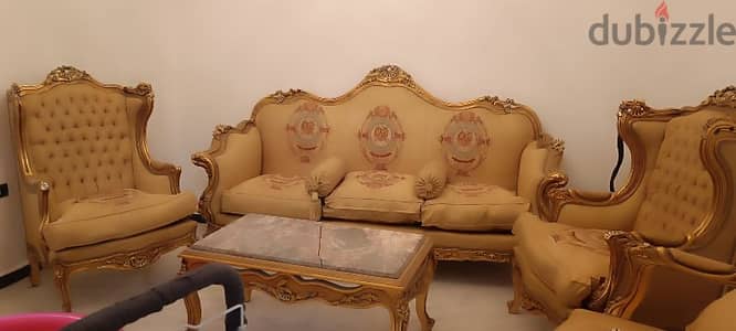 صالون للبيع