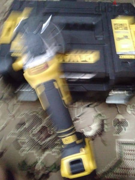 dewalt DCG405 BRUSHLESS 18V + 2 batteries 5 AMP 2