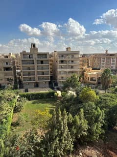 Apartment 220 sqm, immediate receipt, view on the garden, in Zahraa El Maadi El Miraj El Lower, in installments