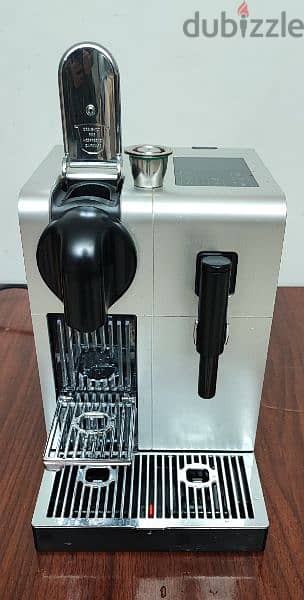 ماكينة قهوة نيسبريسو برو  - Nespresso Lattisssima Pro 1