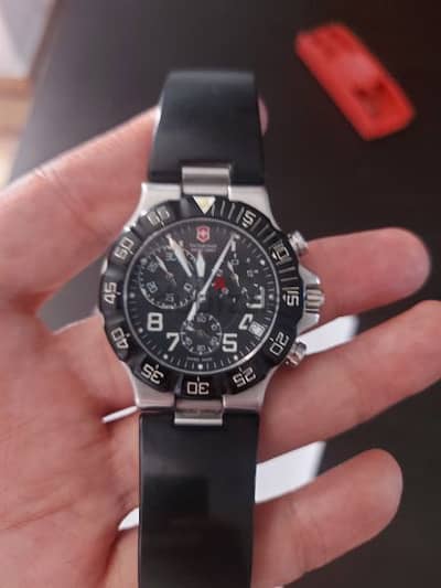 victorinox ساعة  maverick . . . watch in excellent condition