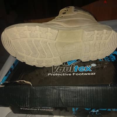 Vaultex safety shoes