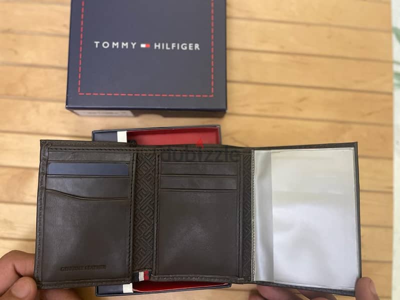 Original Tommy Hilfiger Trifold Brown wallet 0