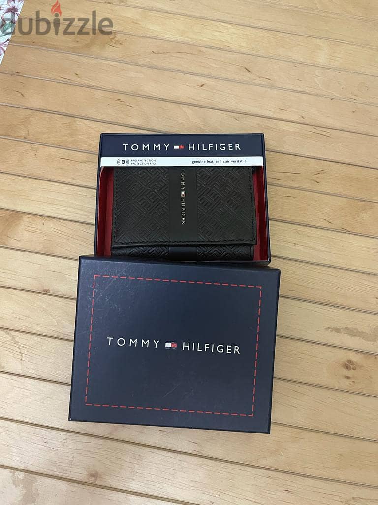 Original Tommy Hilfiger Trifold Brown wallet 1