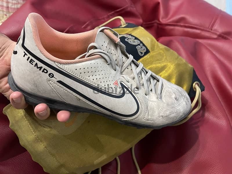 Nike tiempo turf جزمة كورة ترتان اصلية تستخدم اقل من ١٠ مرات 1