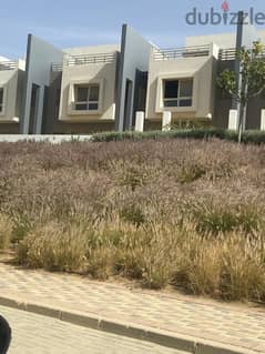 Ready to move and with installments town house 243m modern in best location in hyde park new cairo