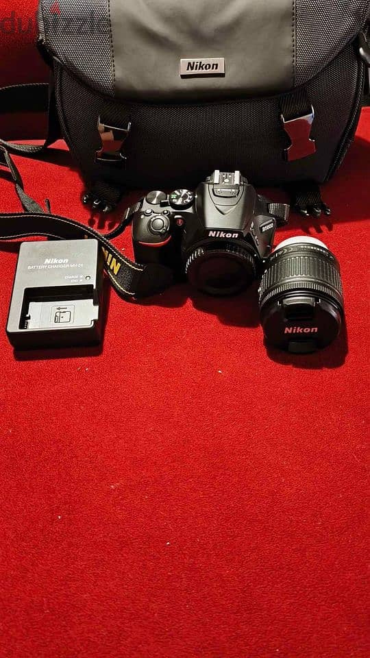 Nikon D5600 DSLR with 18-55mm Lens - Shutter 752 only 0