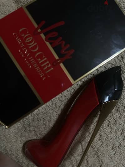 perfume : very good girl carolina herrera