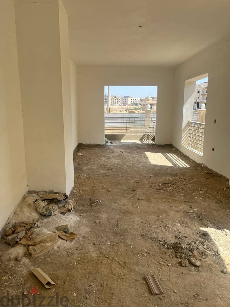 Duplex 321. M with garden 170. M in Compound Tamr Henna Fifth settlement New Cairo semi finished for sale under market price 3