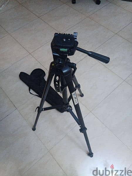 Tripod - used like new 1