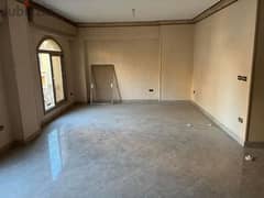 شقة للايجار في الشيخ زايد الحى السابع ميني بالتكيفات والمطبخ