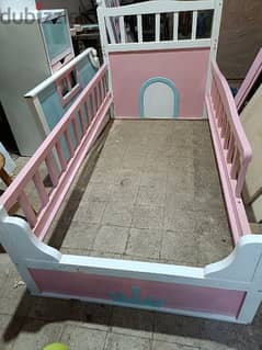 سرير اطفال مقاس متر خشب زان بالملل
