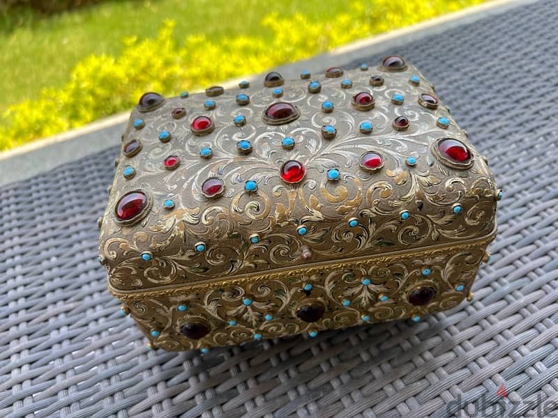 Casket Austin Hungarian with garnets and turquoise enamel circa 1900’s 0