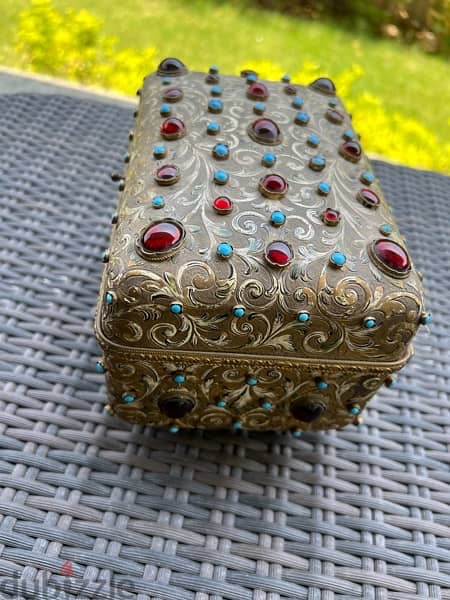 Casket Austin Hungarian with garnets and turquoise enamel circa 1900’s 3