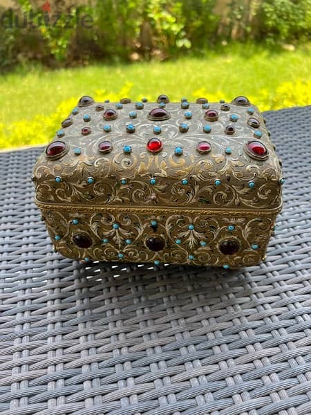 Casket Austin Hungarian with garnets and turquoise enamel circa 1900’s 4