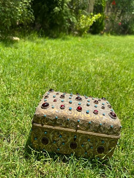 Casket Austin Hungarian with garnets and turquoise enamel circa 1900’s 9