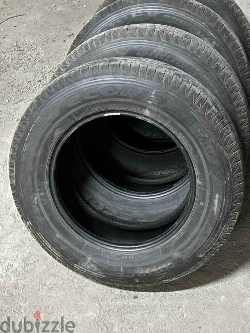 طقم كوتش 4 فرد بريدجستون تايلاندي  215/70R16 2