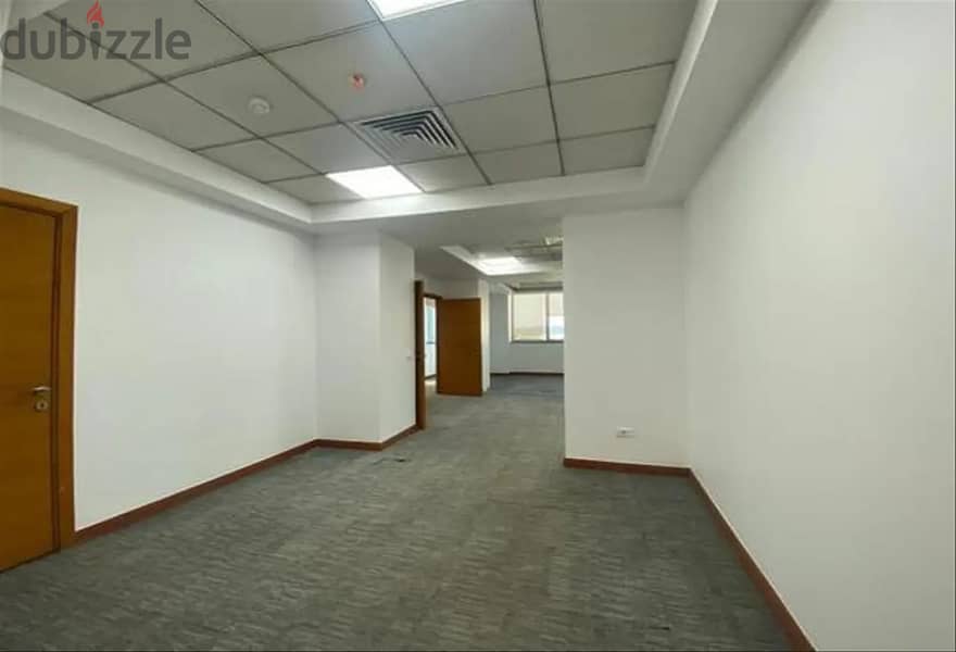 Office 198 sqm in Bank center 1