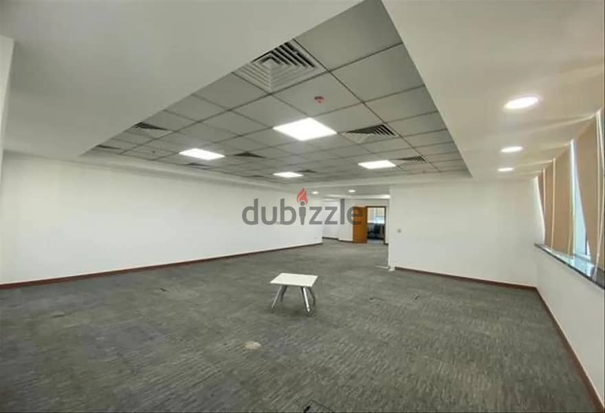 Office 198 sqm in Bank center 3